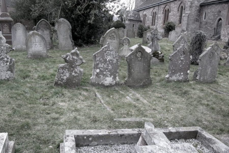 Skirrid Inn graveyard