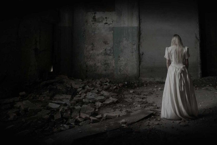 woman_alone_abandoned_building_hh